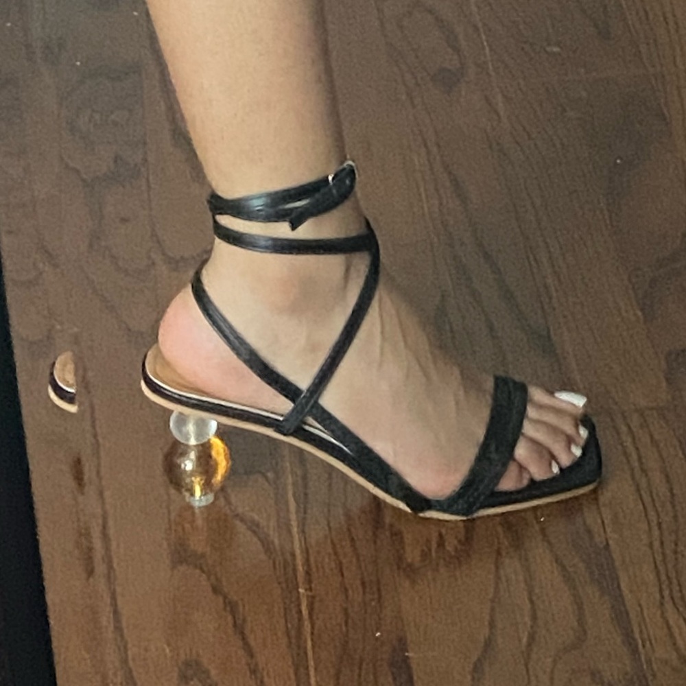 Black ball geometric heel